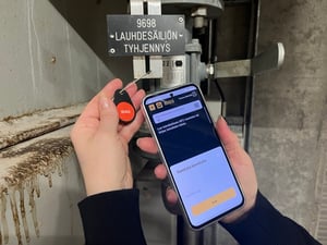 IDiSS Industrial digitalisoi teollisuuden turvaerottelua. Yrityksen perustaja Teemu Rönkkö ja Jaana Tikkanen