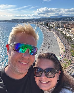 IDiSS Industrial digitalisoi teollisuuden turvaerottelua. Yrityksen perustaja Teemu Rönkkö ja Jaana Tikkanen